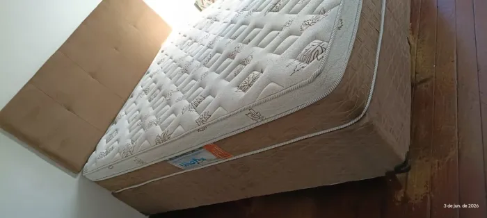 Cama Queen com Cabeceira.