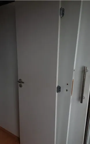 Vende se folha de porta