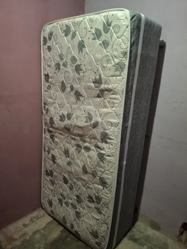 Vendo cama box solteiro
