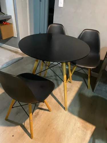 Mesa jantar Eames Eiffel 80cm + 4 cadeiras 