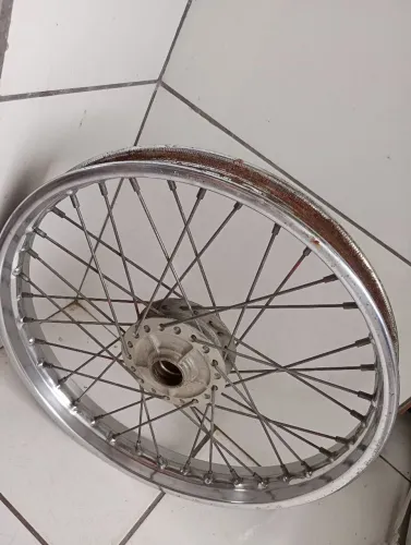 Vendo roda dianteira a disco da Titan