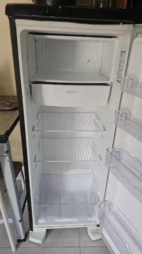 Geladeira Electrolux Cycle Defrost 240L Degelo Prático Uma Porta Branca RE31