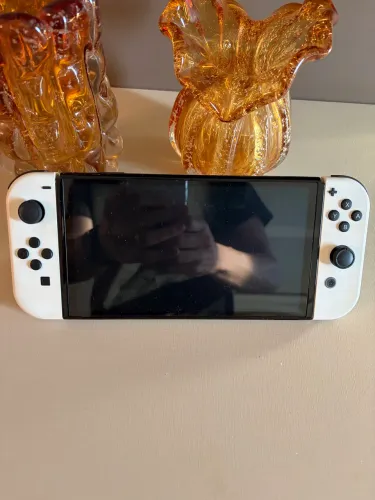 Console Nintendo Switch OLED 64GB Tela 7" com Joy-Con Branco