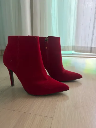 Bota vermelha Bebecê Nova 89,00