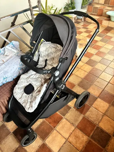 Carrinho + bebê conforto Maxi Cosi