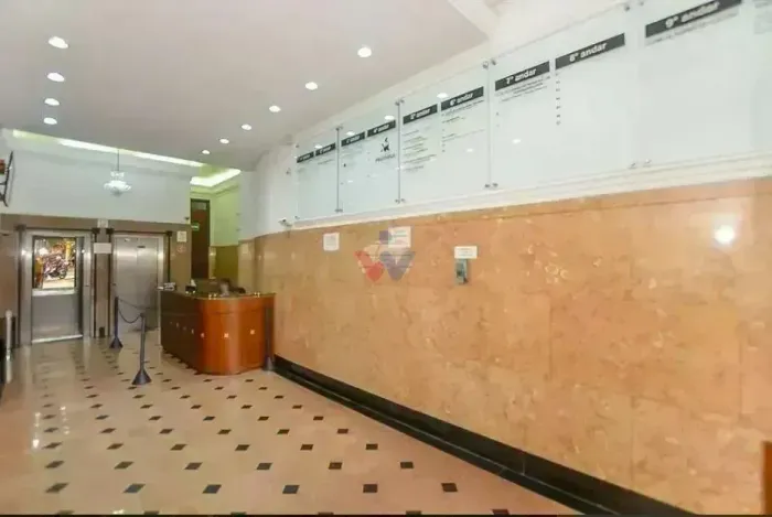 Sala Comercial no Centro de Curitiba com Copa e BWC Rua XV de Novembro