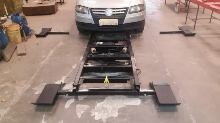 PLATAFORMA GIRATÓRIA KARMANGUIA, PARA AUTOMÓVEIS E OUTROS.<br>R$25.000,00