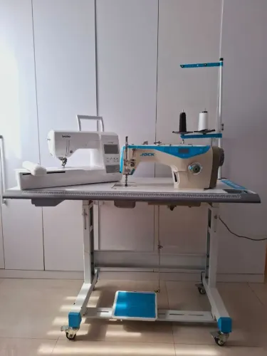VENDO MÁQUINAS DE COSTURA Estado de Novas<br><br>Máquina de Costura<br><br>COSTURA - ESTADO DE NOVAS!