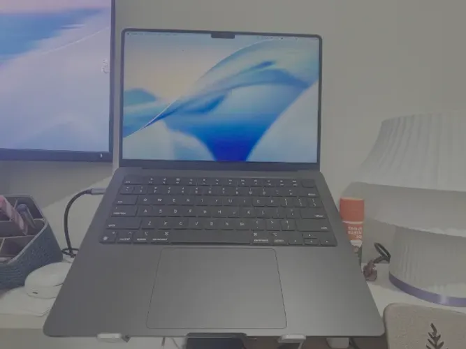 Vendo MacBook Pro M3 Pro - 18GB RAM / 512GB SSD