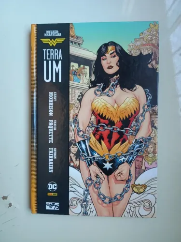 Mulher-Maravilha: Terra Um, Vol. 1 (Panini, DC Comics), por Grant Morrison. Capa dura .