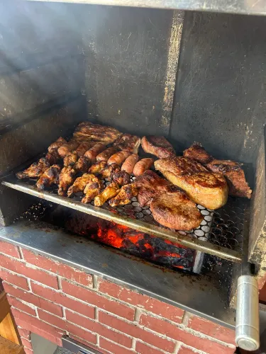 Vaga para churrasqueiro com ou sem experiência 