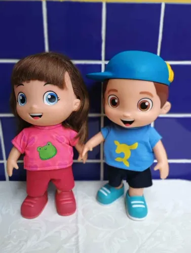 Bonecos Lucas Neto e Gi Neto