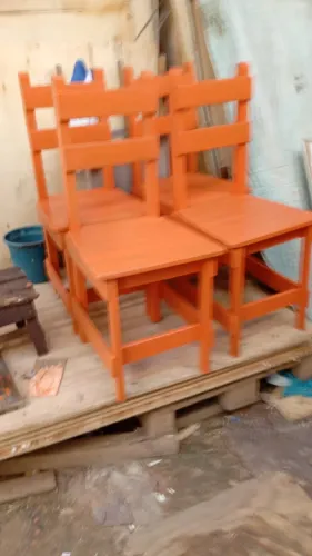 Jogo de mesa e cadeiras