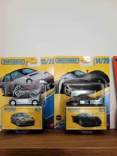 Matchbox Collectors 1/64 Premium - Mazda Autozam AZ-1 (15/20) e Maserati MC12 (14/20)