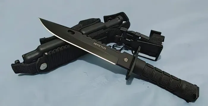 Faca de Sobrevivência Invictus Explorer 