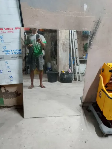 Vendo espelho para barbearia. Aproximadamente 1,20 por 1,50