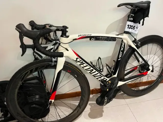 Specialized Venge Carbono + Par de Rodas Zipp 404 Carbono + Shimano Ultegra 11v