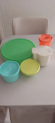 5 Tupperware diversos tamanhos 90,00