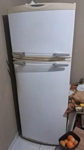 Geladeira gelando muito