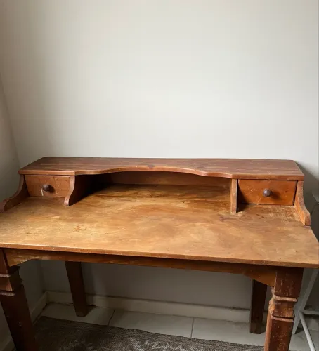 Cadeiras de jantar , escrivaninha e sapateira