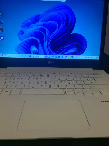 Notebook seminovo bom para faculdade e jogos leves 