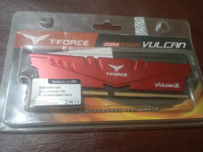 Memória RAM 8GB DDR4 3200 À NEGOCIAR
