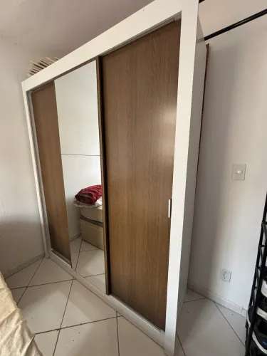 Vende-se armário 3 portas