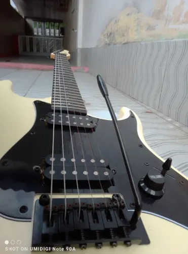 Guitarra TAGIMA-252