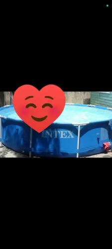Vende-se piscina nova pouco tempo de uso