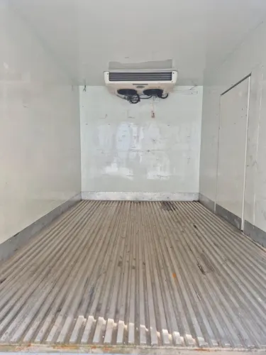 BAÚ REFRIGERADO IVECO DAILY CANALETADO 