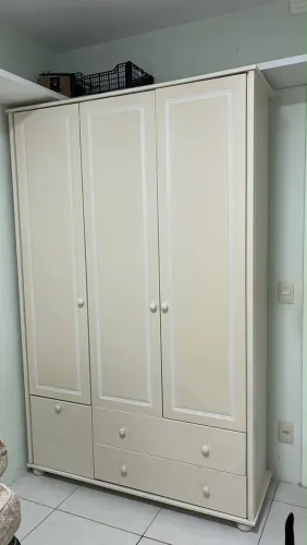 Guarda-Roupa / Armário 3 Portas e Gavetas
