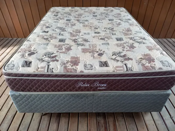 Vendo cama box casal 