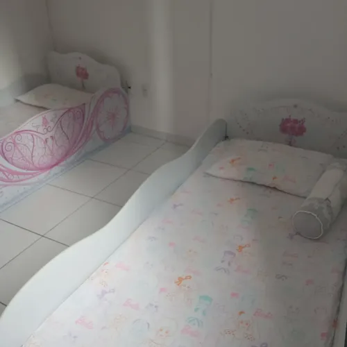 Vendo 2 DUAS camas infantis tema carruagens