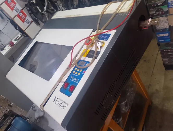 Máquina de corte e gravação a laser de CO2
