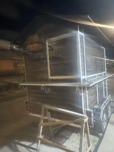 Trailer madeira naval com geladeira 2 mesas aceito proposta
