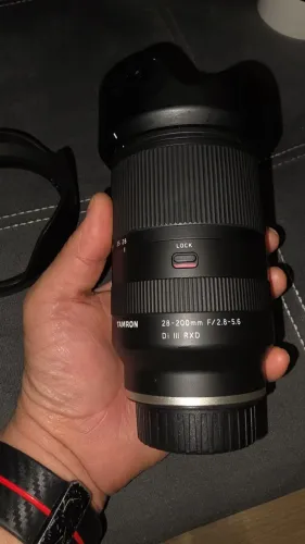 Lente Tamron 28-200mm f/2.8-5.6 Di III RXD para Sony como nova