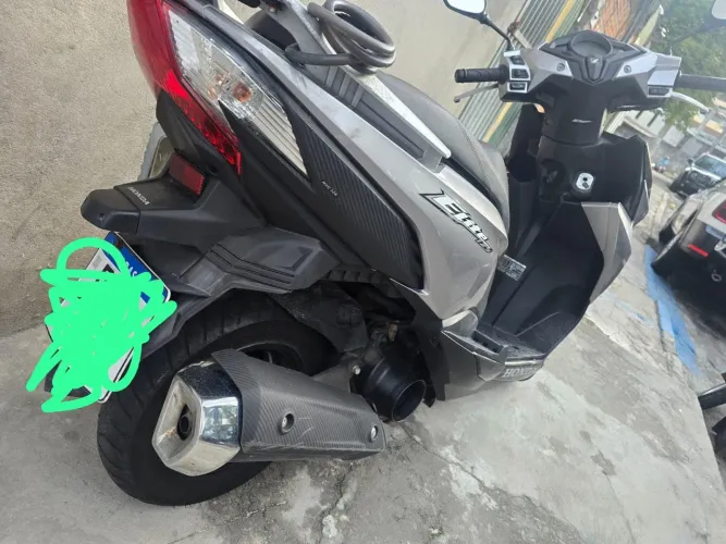 Vendo honda ELITE 23/24