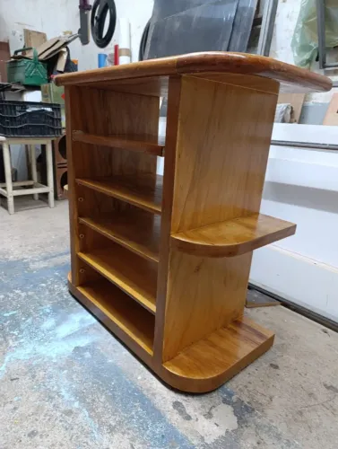 Estante de sala