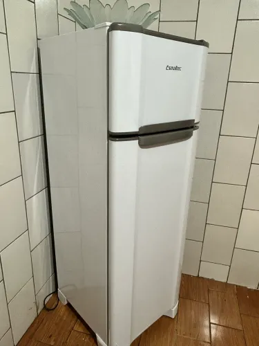 Geladeira esmaltec 