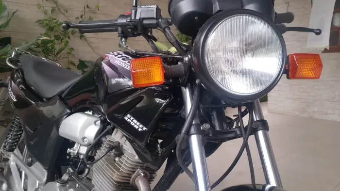 Honda cbx 200  ano 2000 boa para rodar.