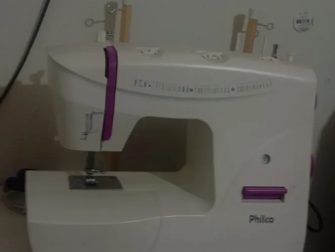 Vendo máquina de costura Philco