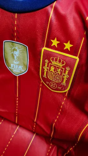 Camisa seleção espanhola com duas estrelas e patch