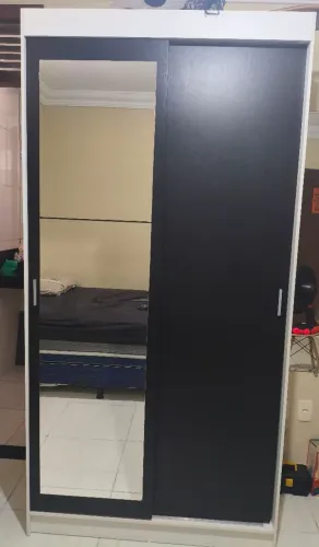 Vende-se guarda roupa Solteiro, duas portas, semi novo. Motivo da venda: Mudança de estado