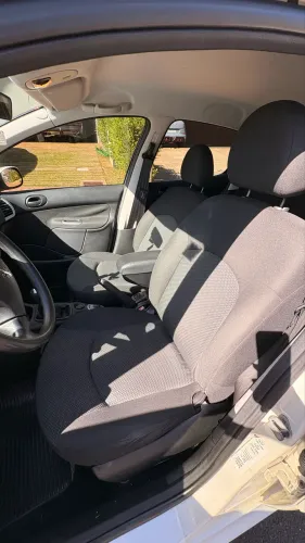Peugeot 207 Active 1.4 Flex 8V 5P 2014