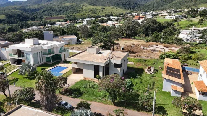 Casa 04 quartos no condomínio serra dos bandeirantes