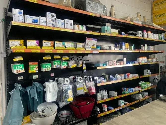 Conjunto de gôndolas para loja/mercado