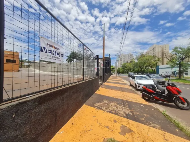 Estacionamento com 355,00m², Bairro Alto da Boa Vista em Ribeirão Preto SP