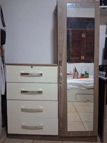 Cômoda madeira com espelho (Divido no cartão com taxa na maquininha, não entrego)