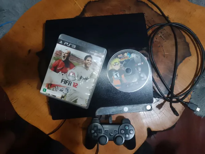 PS3 com jogos digitais e fifa e Naruto de dvd