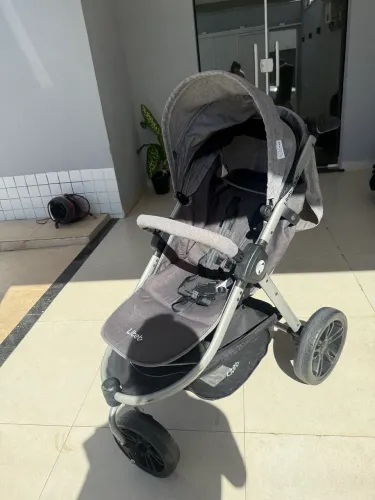 Vendo carrinho de bebê semi novo celular *65